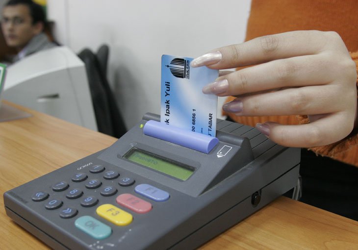 В Узбекистане стала технически доступна оплата с карты с нулевым балансом: теперь дело за банками 