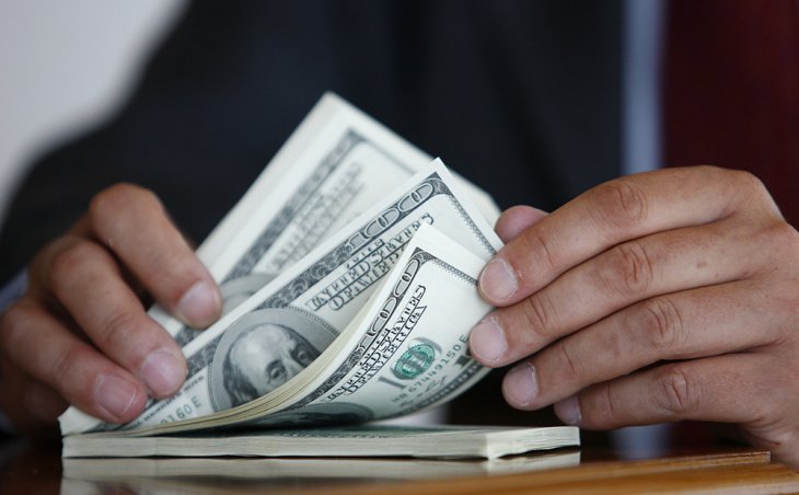 В Узбекистане преподаватель юридического колледжа вымогал $4 тысячи за помощь в поступлении