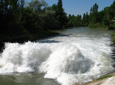 В Узбекистане разработают Программу по стабилизированному и безопасному пропуску вод по водотокам 