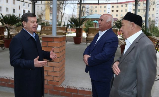 Мирзиёев посетил простую махаллю в Юнусабадском районе: о чем президент говорил с ее жителями 