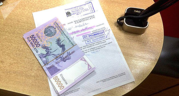 Сумы текут за границу: узбекские банки начали отправлять денежные переводы в нацвалюте 