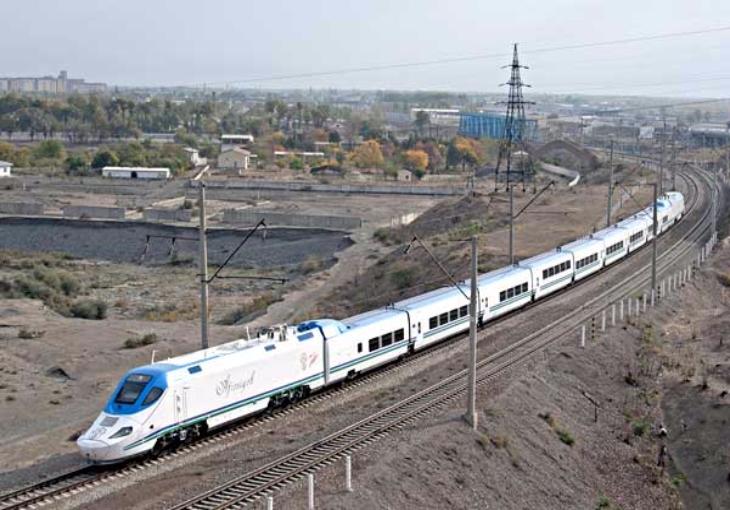Высокоскоростной поезд совершил первый рейс Ташкент-Бухара  