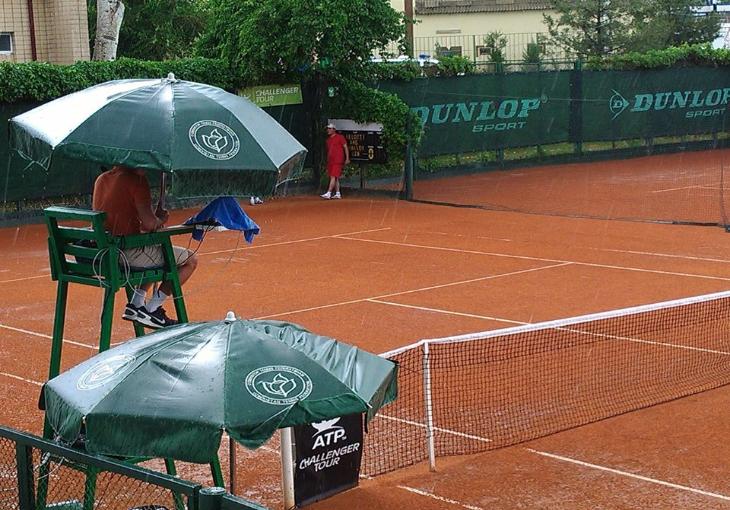 Матчи первого круга теннисного турнира в Самарканде перенесли из-за проливного дождя 