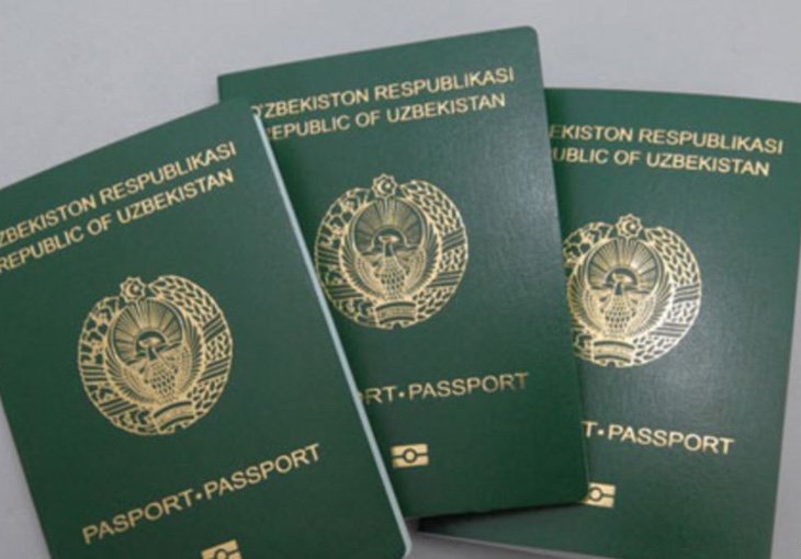 У троих жителей Ташкента коричневый паспорт стал зеленым