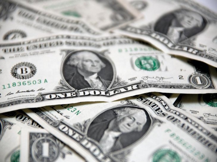 Доллар продолжает расти: ЦБ установил новые курсы иностранных валют  
