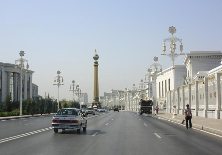 Площади и скверы в Туркменистане будут носить имя Ислама Каримова