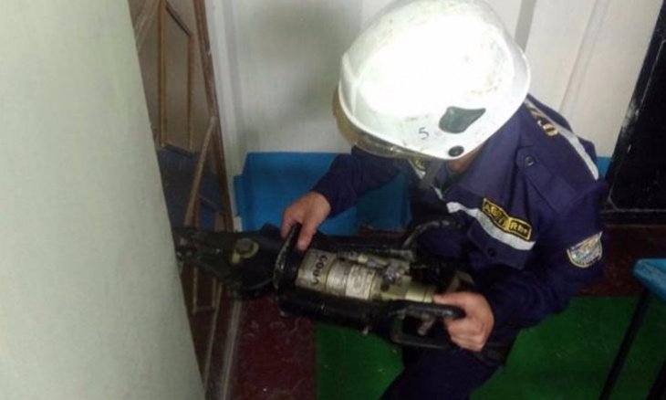 В Алмалыке спасатели вызволили беременную женщину из запертой квартиры 