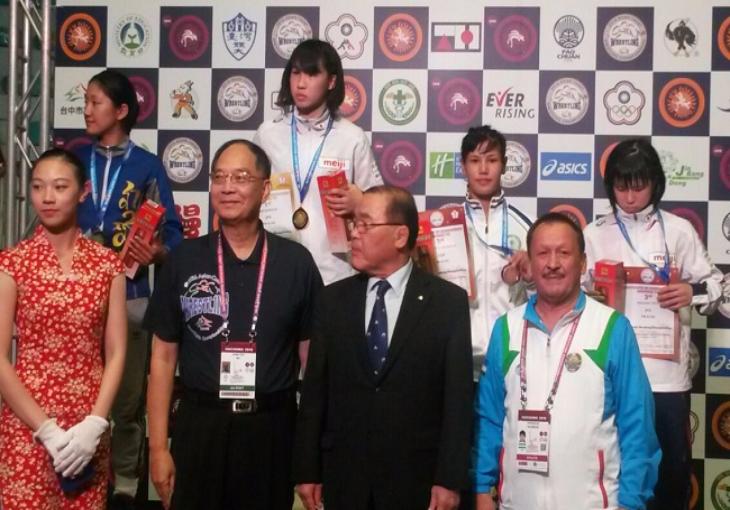 Узбекские борцы завоевали 8 медалей юношеского ЧА  