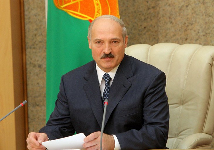 Ислам Каримов поздравил Александра Лукашенко с победой на президентских выборах