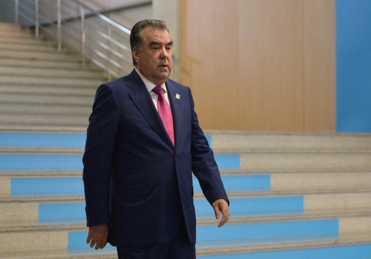 Парламент Таджикистана разрешил Эмомали Рахмону избираться неограниченное количество раз