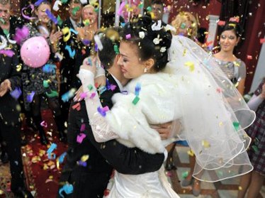 В Узбекистане нашли виновников в проведении пафосных свадеб: во всем виноваты женщины 