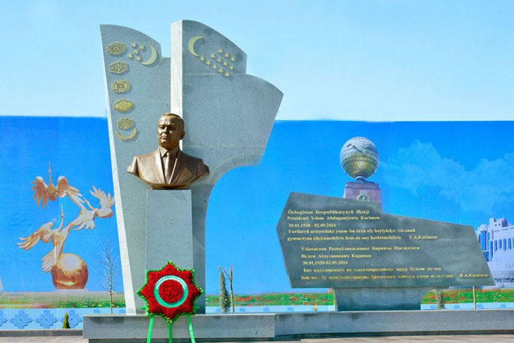 Как выглядит памятник Исламу Каримову в Туркменабате (фото)