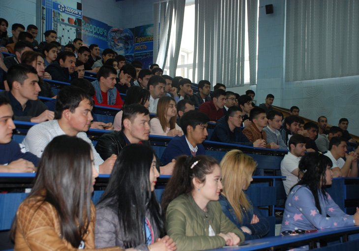 Контракты не поднимутся: стоимость обучения в узбекских вузах останется на уровне прошлого года
