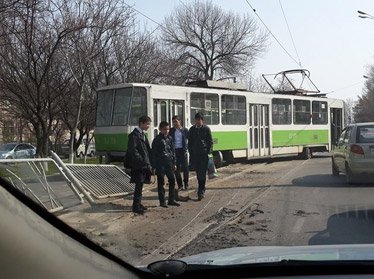 В Ташкенте сошел с рельсов трамвай №12