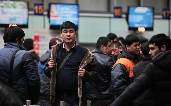 Опрос: многие узбекистанцы уезжают на заработки, чтобы оплатить свадьбу 