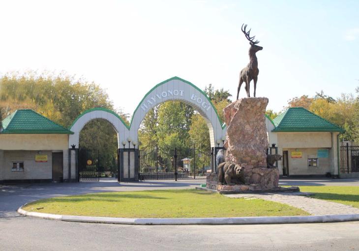 В Ташкентском зоопарке запретили продавать игрушки и еду в полиэтиленовой упаковке 