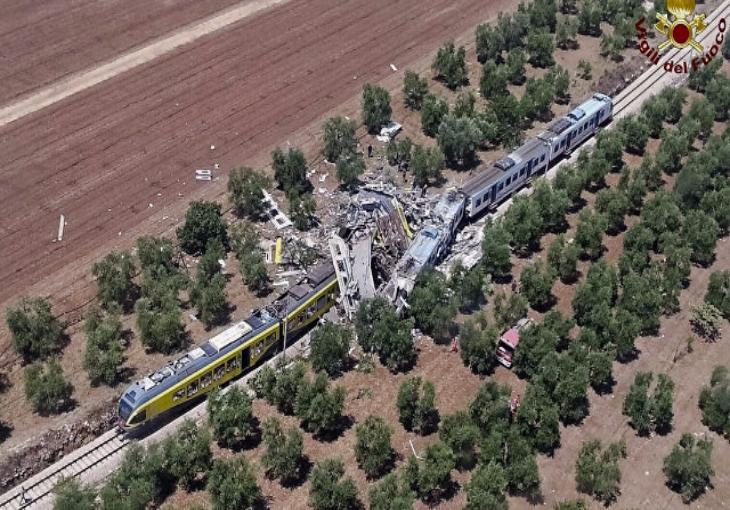На юге Италии столкнулись два поезда, 11 человек погибли 