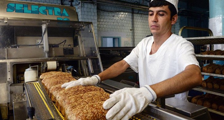 Депутат от УзЛиДеП помог предпринимателю открыть магазин хлебной продукции