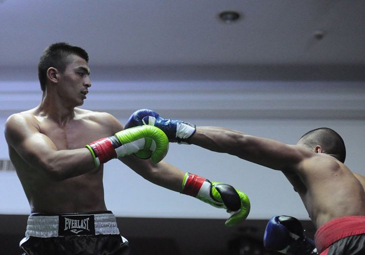 Узбекский боксер одержал четвертую победу в карьере 
