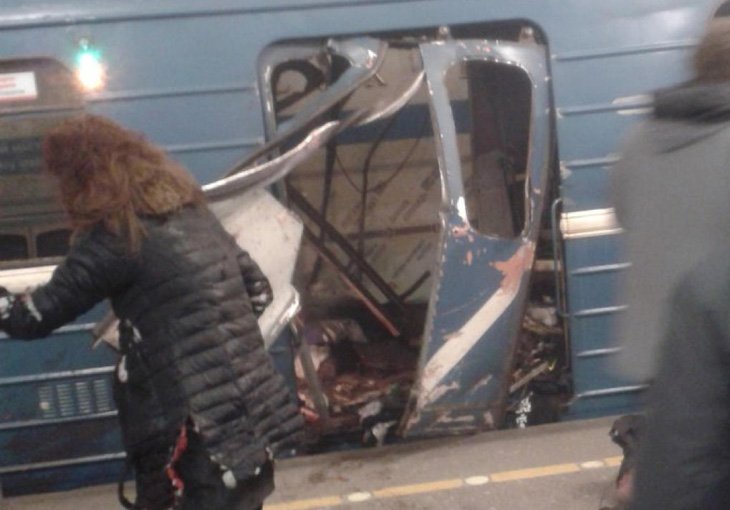 Взрыв в Санкт-Петербурге: очевидцы сообщают о большом количестве жертв (видео)