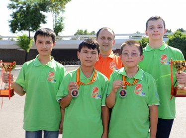 Школьники из Узбекистана стали серебряными призерами международного турнира по математике в Китае 