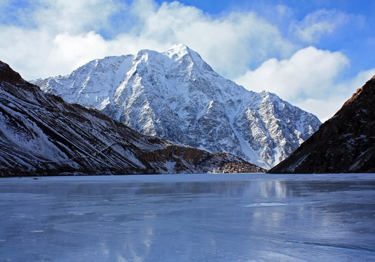 У самого опасного озера в Средней Азии произошло землетрясение