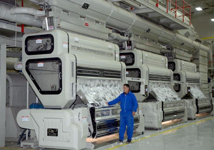 Узбекистан довел внутреннюю переработку хлопкового волокна до 55%