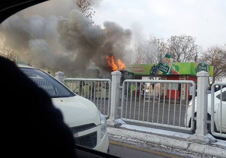 «Горячий» рейс: в Ташкенте сгорел очередной автобус Mersedes-Benz