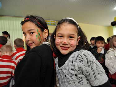 В Детском доме «Мехрибонлик-24», в котором проживает 90 детей в возрасте от 3 до 11 лет, состоялся Новогодний праздник