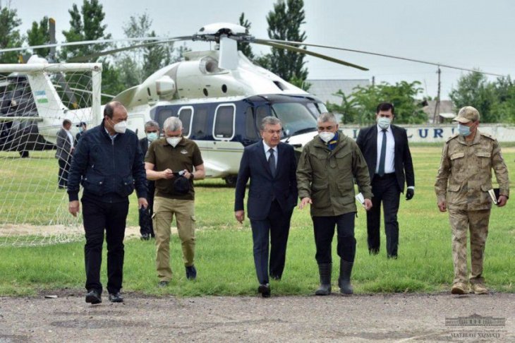 Президент прибыл на вертолете в район прорыва дамбы Сардобинского водохранилища
