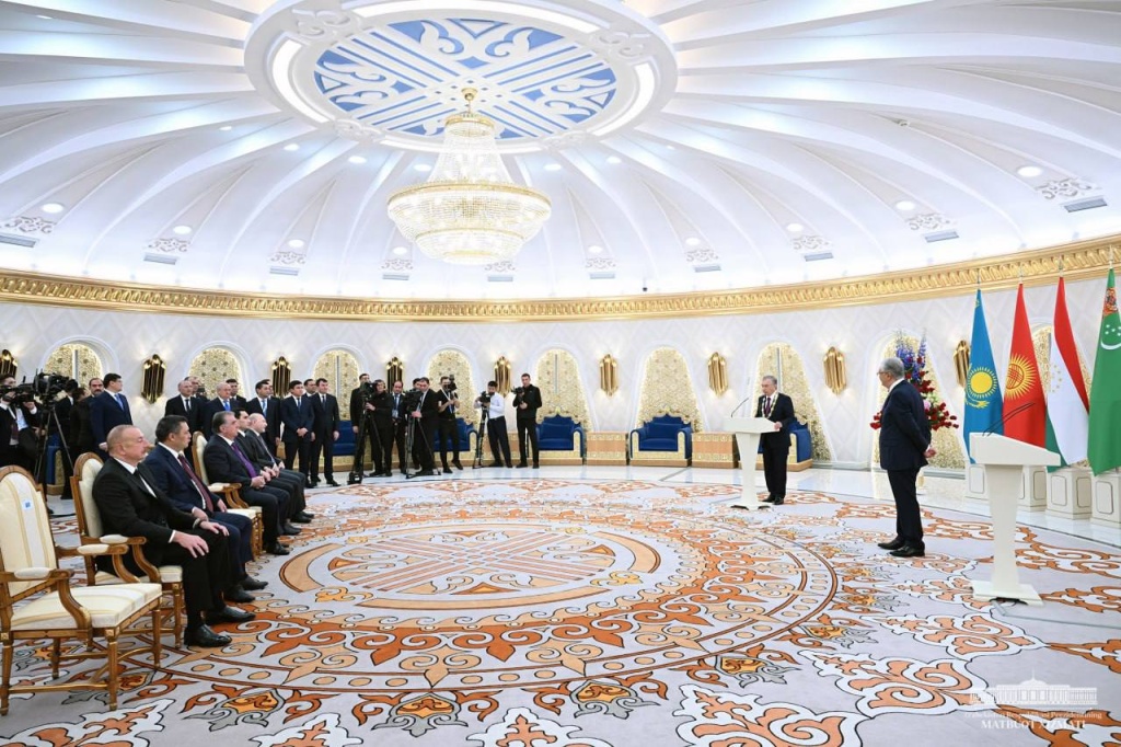 Президент Узбекистана стал кавалером Почетного знака глав государств Центральной Азии Президент Узбекистана стал кавалером Почетного знака глав государств Центральной Азии