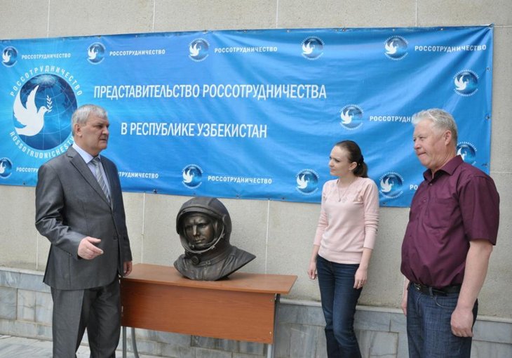 В Ташкенте появился новый памятник Юрию Гагарину 