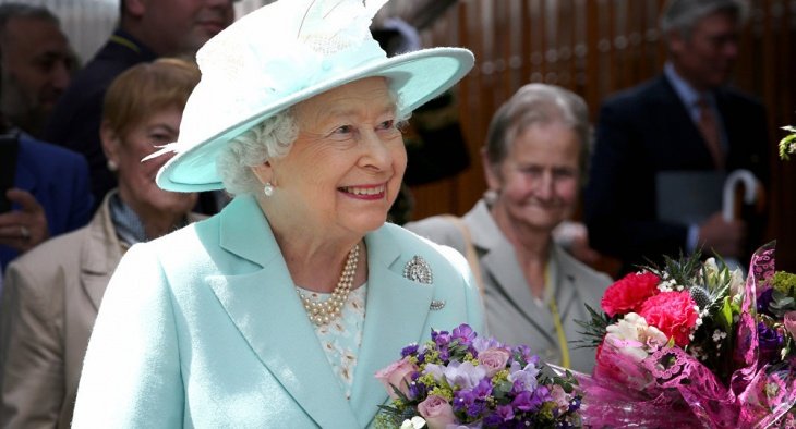 Королева Елизавета II восхитилась книгой об Узбекистане