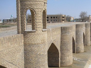В Узбекистане завершается реконструкция уникального столетнего моста 