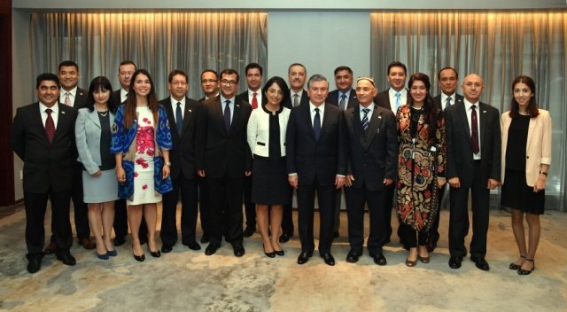 Мирзиёев пригласил в Узбекистан соотечественников, проживающих за рубежом 