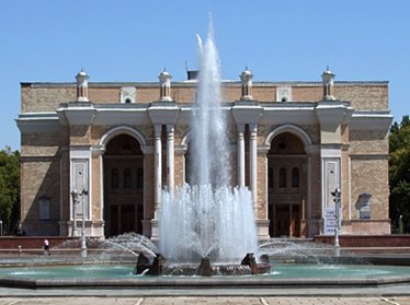 Государственный академический Большой театр Узбекистана имени Алишера Навои в этом году будет отреставрирован.