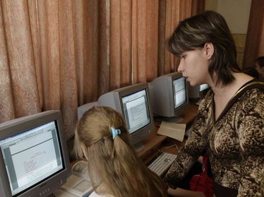 Фонд Гульнары Каримовой и ряд ННО передадут школе с инклюзивным образованием компьютеры