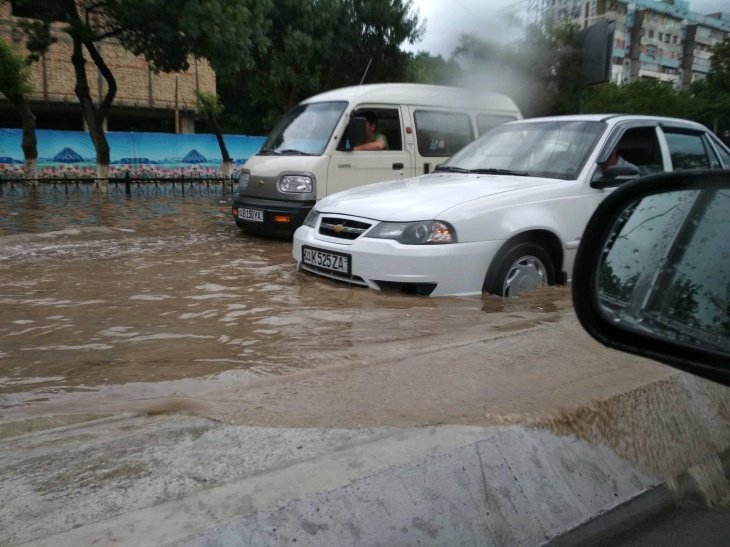 Ташкент снова затопило всего за пару часов ливня (фото+видео)