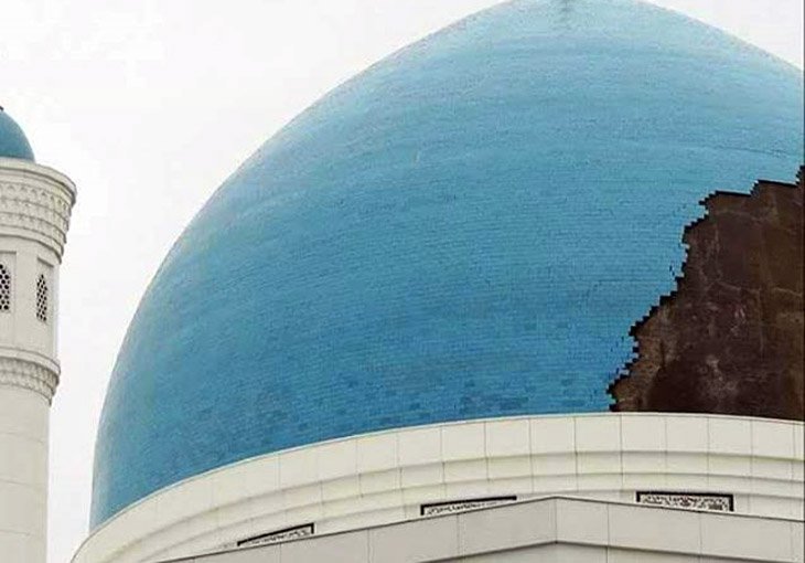 Облицовка купола мечети «Минор» начала отваливаться из-за дождя