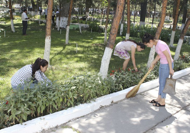 Школьники и студенты Узбекистана благоустроят святые места и кладбища