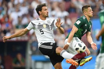 Чемпионам мира указали на недостатки: Мексика обыграла Германию на старте