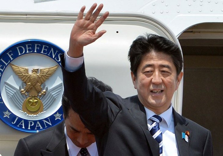 Премьер-министр Японии прибыл в Ташкент