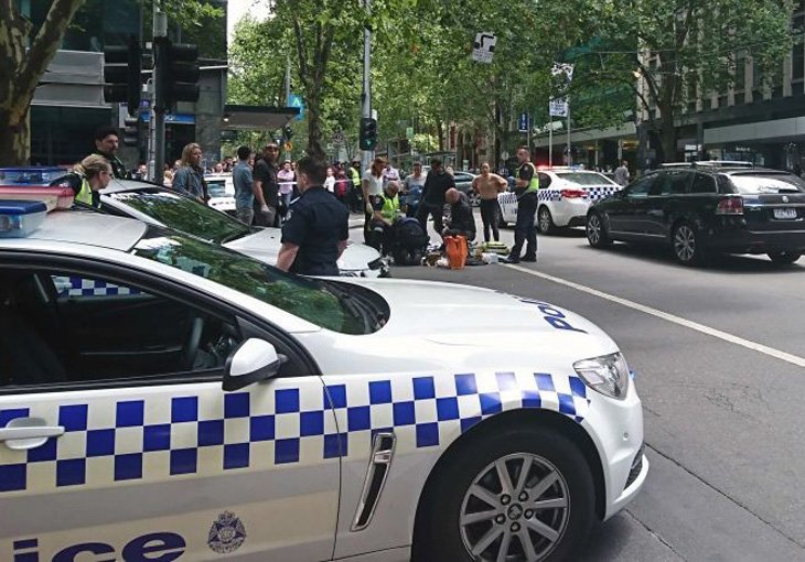 В центре Мельбурна преступник врезался в толпу прохожих