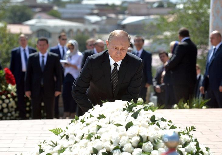 Путин возложил цветы к могиле Каримова в Самарканде   