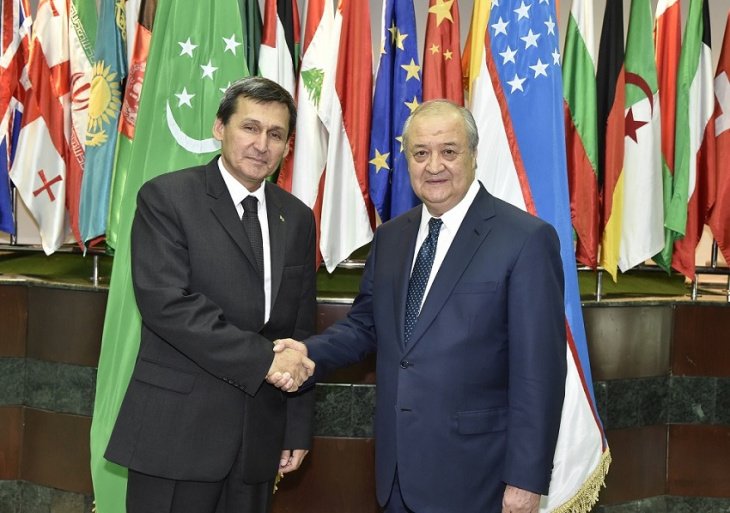 Абдулазиз Камилов провел переговоры с главой МИД Туркменистана