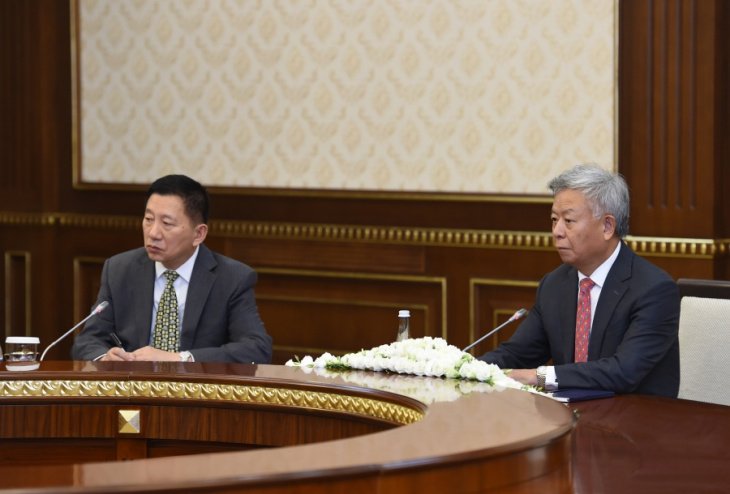 Президент Узбекистана принял главу Азиатского банка инфраструктурных инвестиций 