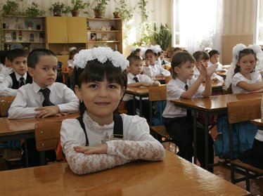 В новом учебном году в столичных школах откроют 1070 первых классов, в которых будут изучать иняз