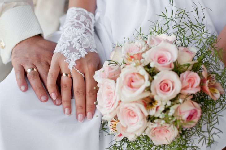 В Узбекистане проведут бесплатные свадьбы для 620 пар 