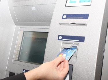 Почему в банках Бухары установлены необслуживаемые банкоматы?