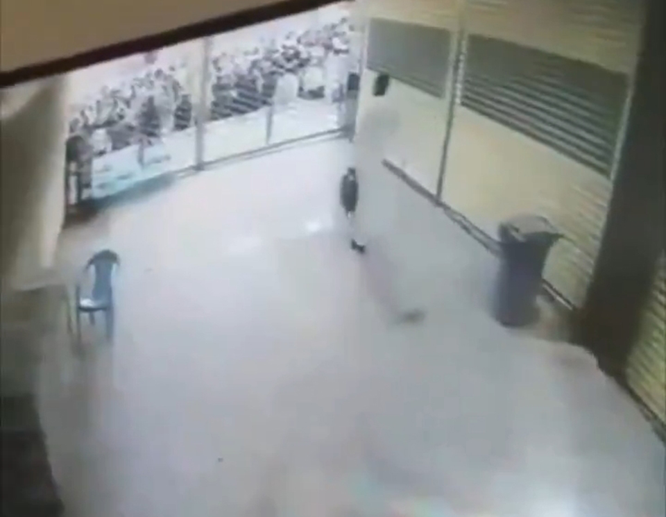 Террорист, взорвавший себя у входа в банк в Кандагаре, выдавал себя за гражданина Узбекистана. Видео